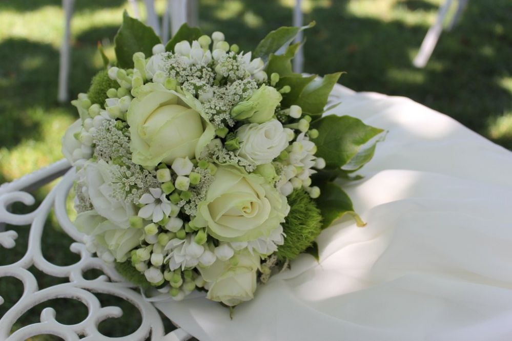 Bouquet of white roses by Giuseppina Comoli