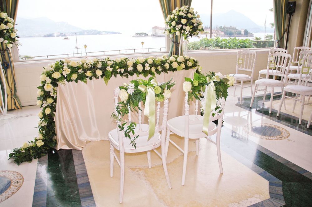 Allestimento floreale elegante per nozze in villa  sul lago