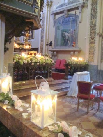 Lanterns and hydrangeas for wedding in Lesa Church