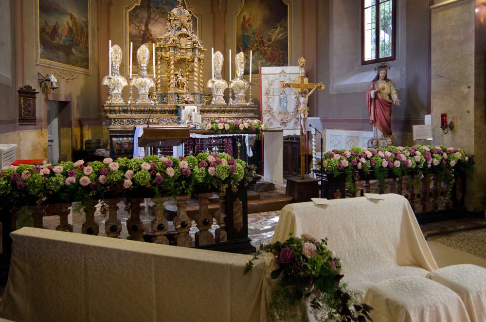 Flowers for a church wedding on Lake Maggiore provided by Giuseppina Comoli