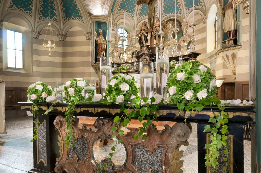 Floral decorations for a church wedding on Lake Maggiore by Giuseppina Comoli