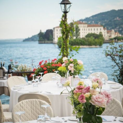 Centerpieces with wildflowers at Isola dei Pescatori by Gius