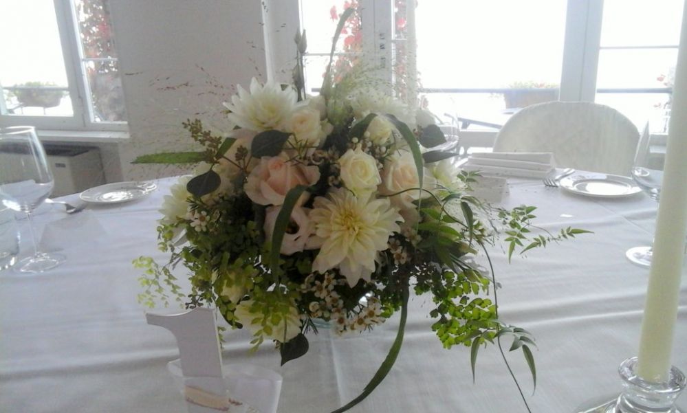 Centerpieces with white and pink dahlias