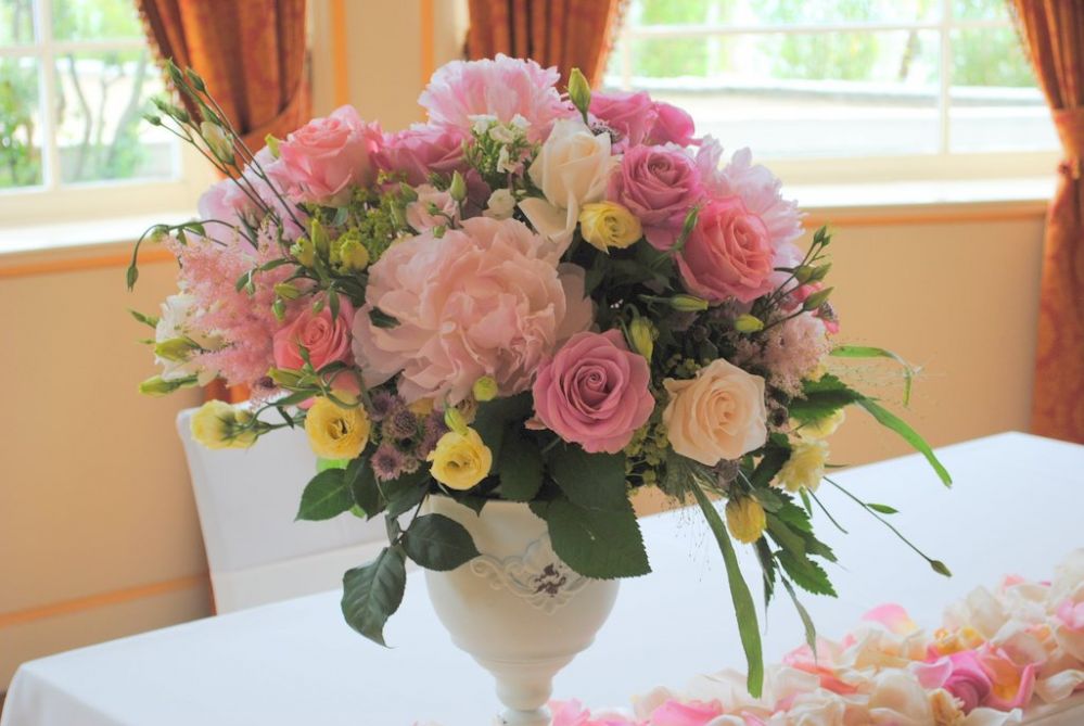Centerpieces with roses and peonies