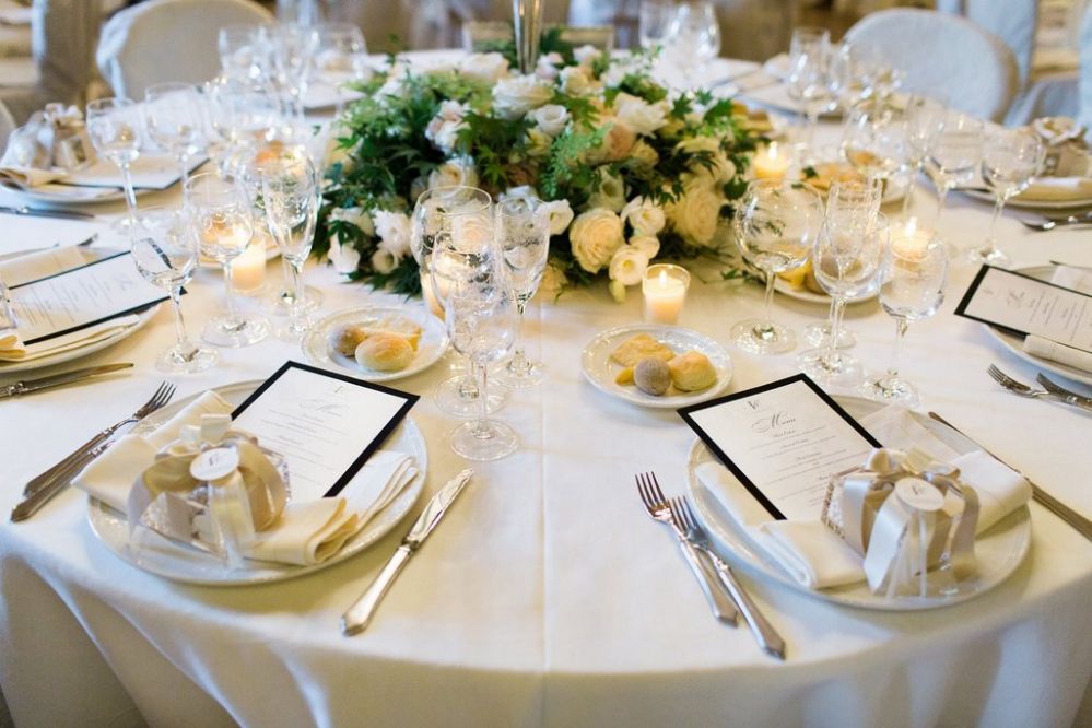 Centerpieces with roses and lisianthus
