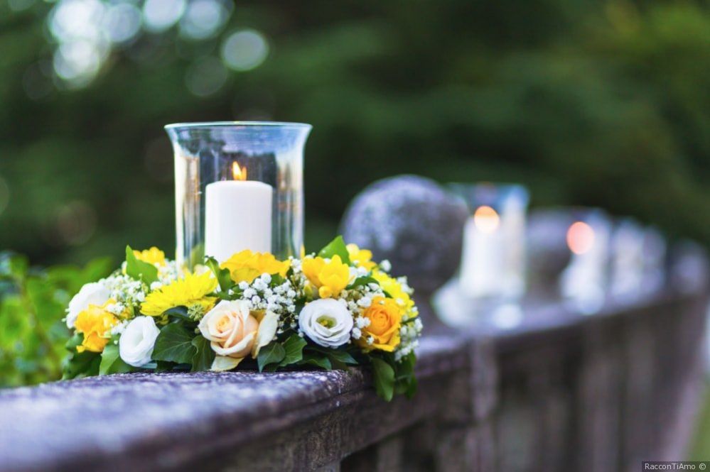 Centerpiece with garland of yellow flowers