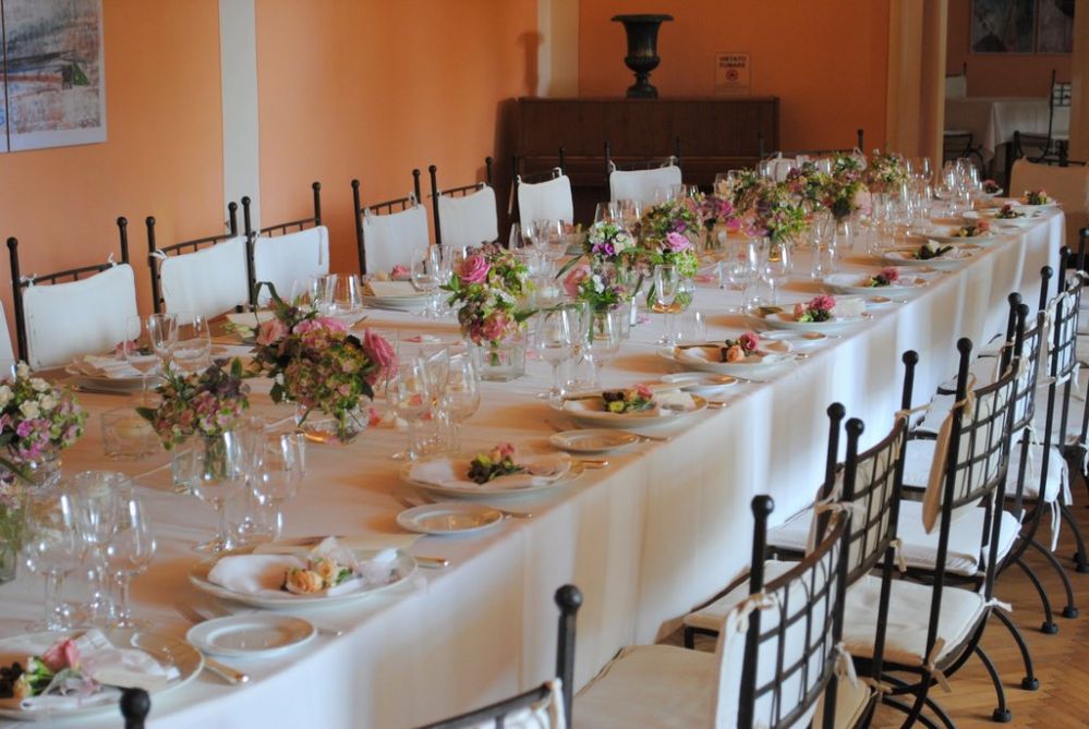 Wedding table with hydrangeas